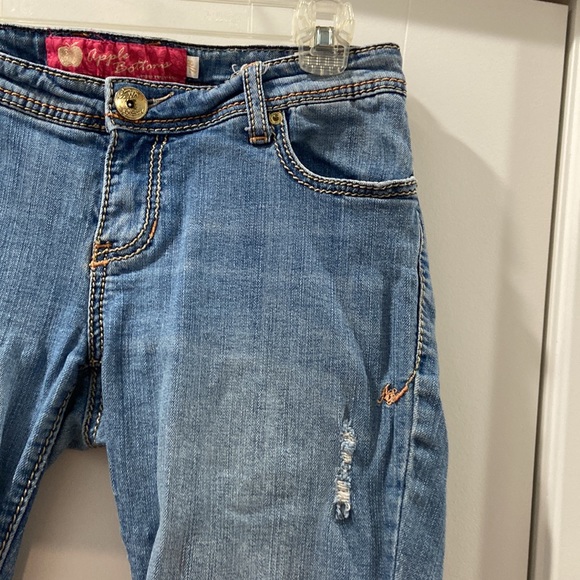 Apple Bottoms Jeans Y2K 7/8 Distressed Bermuda denim shorts ๐ - Picture 13 of 17